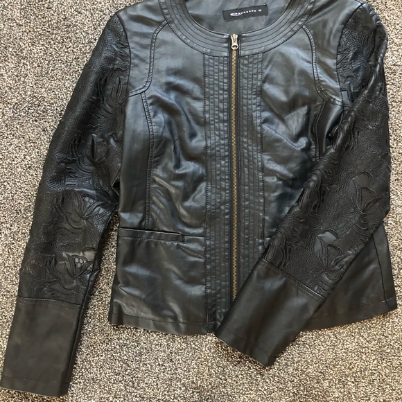 Leather jacket - Picture 2 of 9